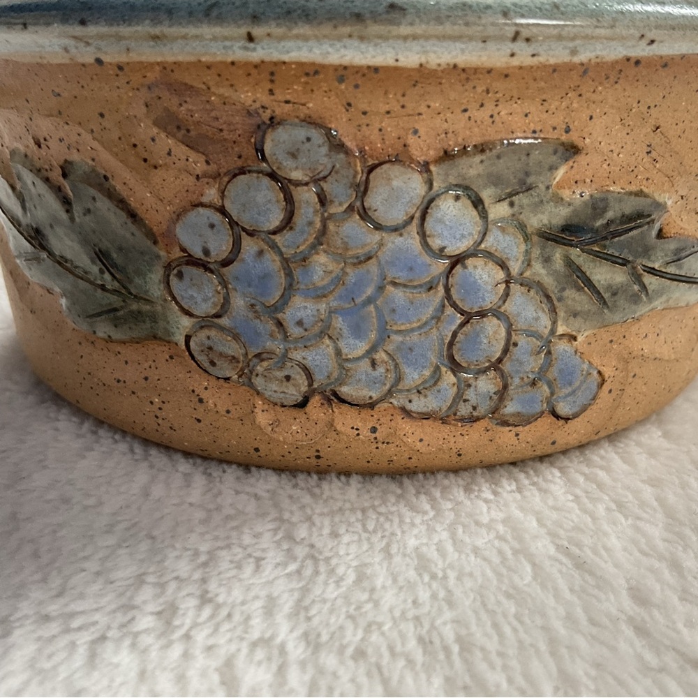 Vintage Studio Pottery Grape Wine Bottle Coaster Signed Ceramic - Picture 4 of 14